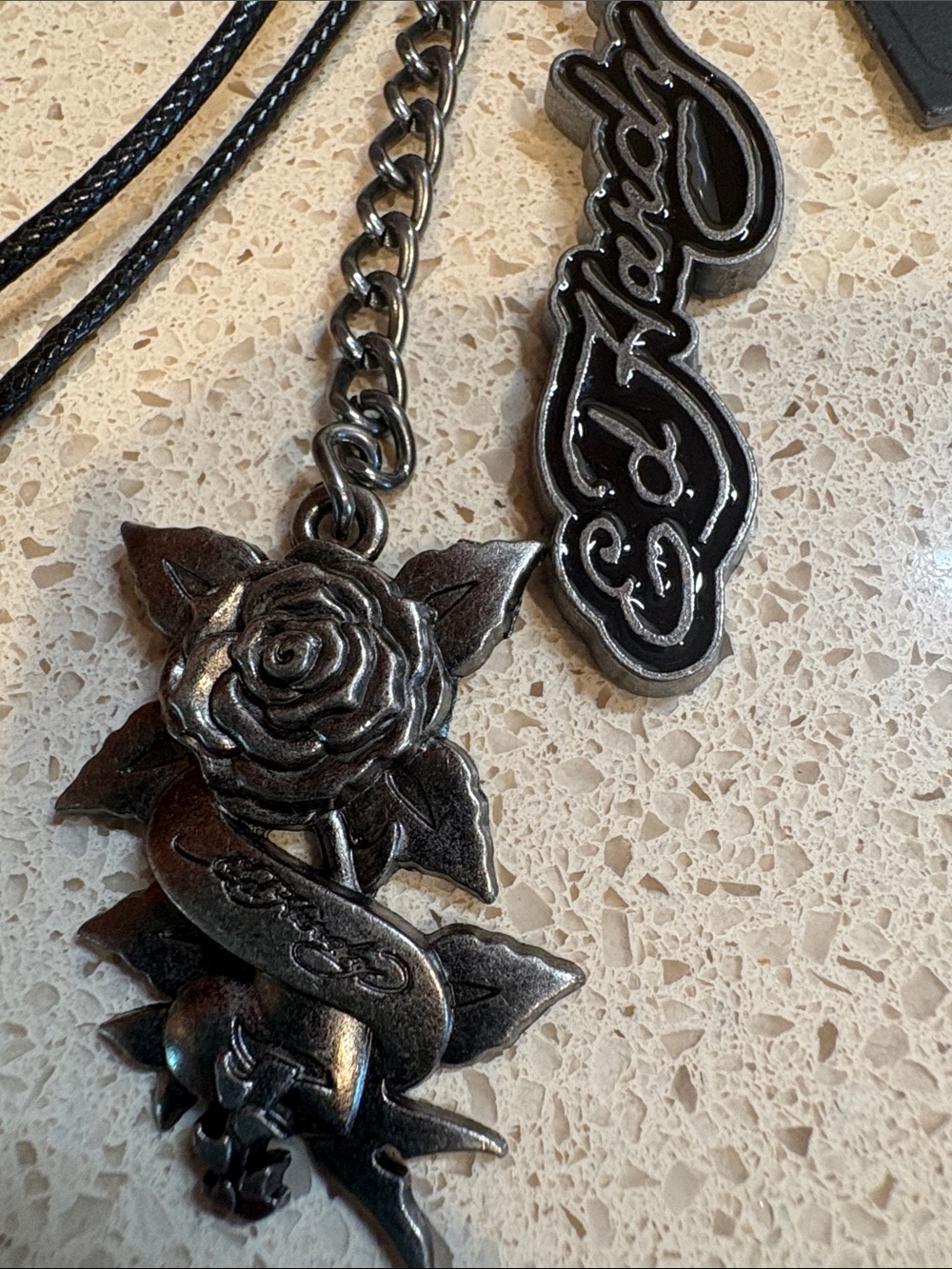 Ed Hardy NWT Black Skull & Rose Multi-Pendant Bag Charm - Picture 3 of 3
